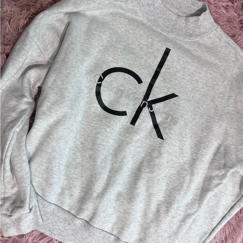 Calvin Klein Women's Gray crewneck Sweater